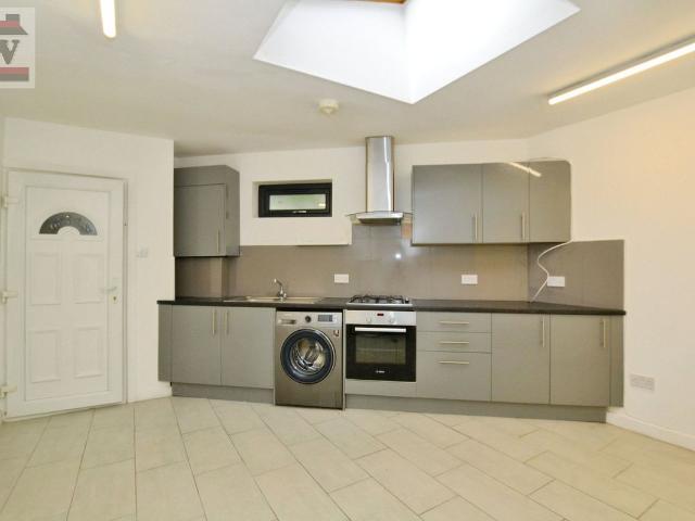 London Road, Isleworth TW7, 2 bed flat to rent, £1,650 pcm | PrimeLocation