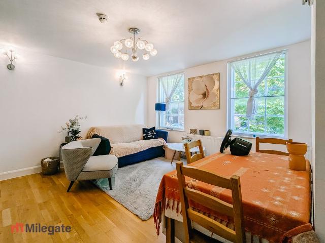 London Road, Isleworth TW7, 2 bed flat to rent, £1,950 pcm | PrimeLocation