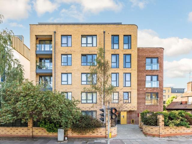 London Road, Isleworth TW7, 2 bed flat to rent, £2,050 pcm | PrimeLocation