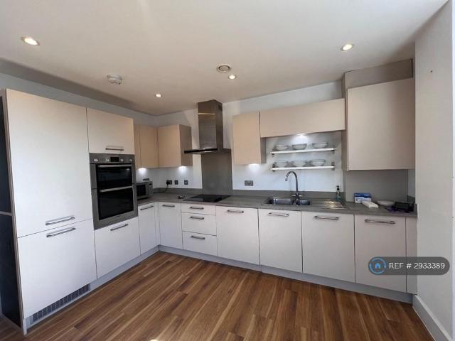 London Road, Isleworth, TW7 2 bed flat to rent £2,150 pcm £496 pw