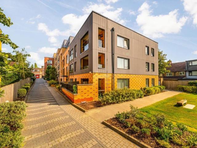 London Road, Isleworth TW7 3 bed flat to rent £2,795 pcm £645 pw