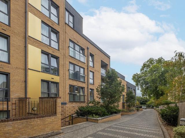 London Road, Isleworth TW7, 3 bed flat to rent, £2,550 pcm | PrimeLocation
