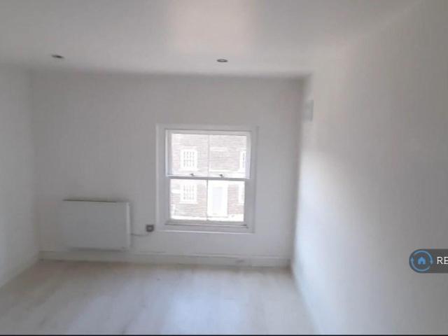 London Road, King's Lynn, PE30 1 bed flat to rent £649 pcm £150 pw