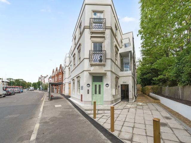 London Road, Kingston Upon Thames KT2, 3 bed flat to rent, £2,600 pcm | PrimeLocation