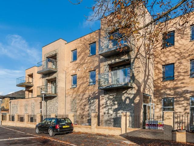 London Road, Kingston Upon Thames KT2, 3 bed flat to rent, £2,700 pcm | PrimeLocation