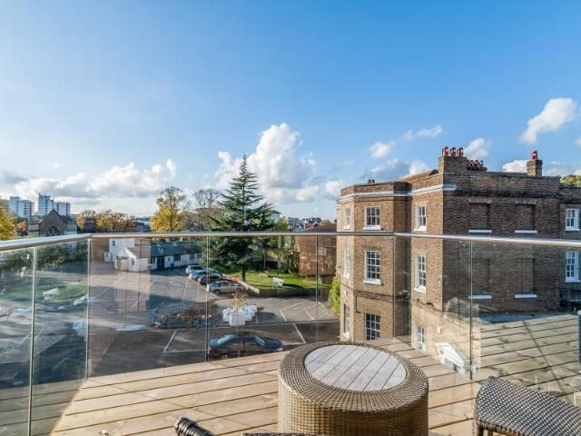 London Road, Kingston Upon Thames KT2, 3 bed flat to rent, £3,000 pcm | PrimeLocation