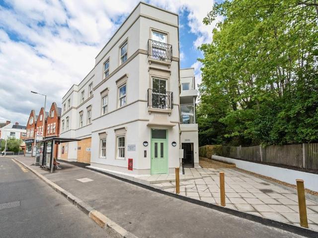 London Road, Kingston Upon Thames, KT2 1 bed flat to rent £1,800 pcm £415 pw