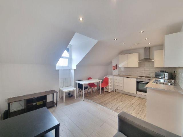 London Road, Leicester 2 bed flat to rent £1,200 pcm £277 pw