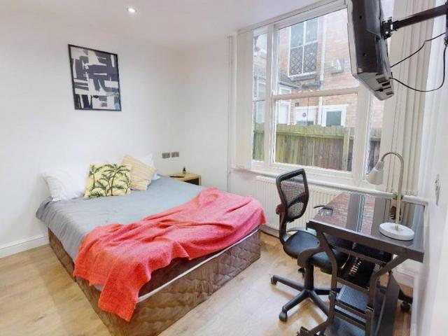 London Road, Leicester LE2 Studio to rent £680 pcm £157 pw