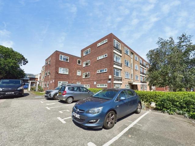 London Road, Leigh On Sea 2 bed apartment to rent £1,400 pcm £323 pw
