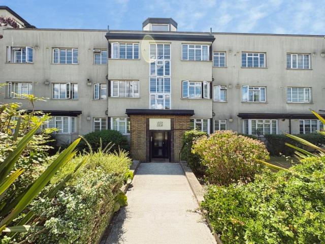 London Road, Leigh On Sea 2 bed flat to rent £1,200 pcm £277 pw
