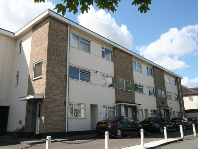 London Road, Leigh on Sea. 2 bed flat to rent £1,500 pcm £346 pw