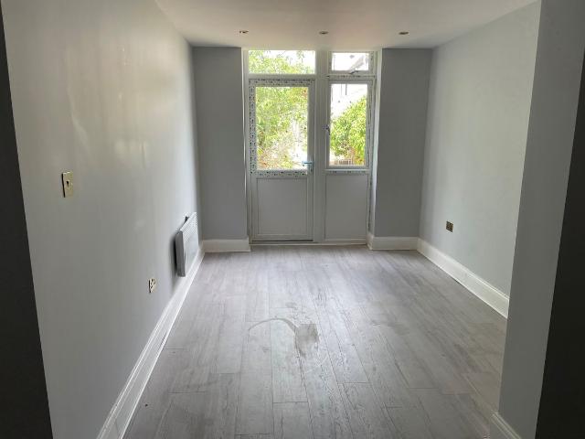 London Road, Leigh On Sea SS9, 1 bed flat to rent, £1,050 pcm | PrimeLocation