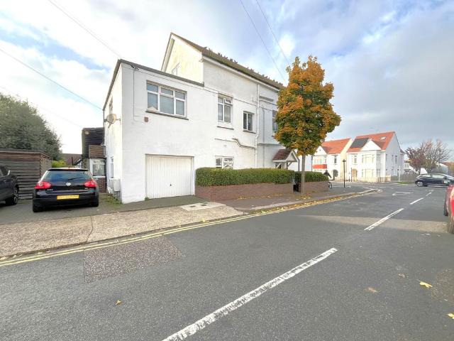 London Road, Leigh on Sea SS9 1 bed flat to rent £1,000 pcm £231 pw