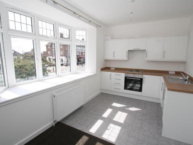 London Road, Leigh On Sea SS9, 2 bed maisonette to rent, £1,150 pcm | PrimeLocation