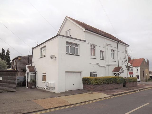 London Road, Leigh On Sea SS9, 2 bed flat to rent, £1,200 pcm | PrimeLocation