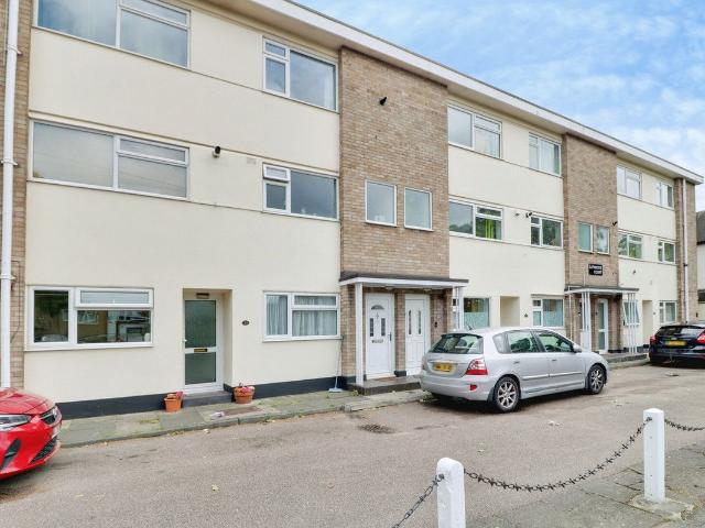 London Road, Leigh On Sea SS9, 2 bed flat to rent, £1,300 pcm | PrimeLocation