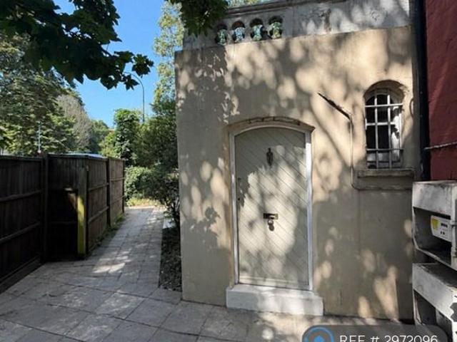 London Road, London, SE23 3 bed flat to rent £2,750 pcm £635 pw