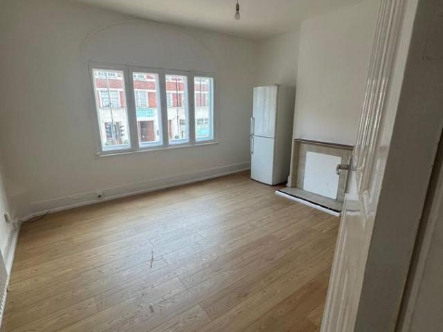 London Road, London SW16, 2 bed flat to rent, £1,900 pcm | PrimeLocation