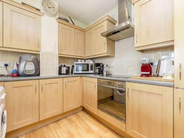 London Road, London SW16 2 bed flat to rent £1,950 pcm £450 pw