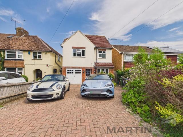 London Road, Markyate 5 bed detached house to rent £2,350 pcm £542 pw