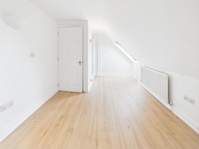 London Road, Twickenham 1 bed apartment to rent £1,475 pcm £340 pw