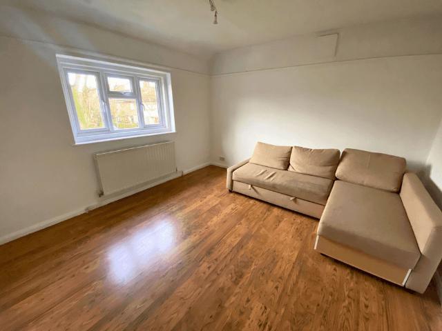 London Road, Mitcham, CR4