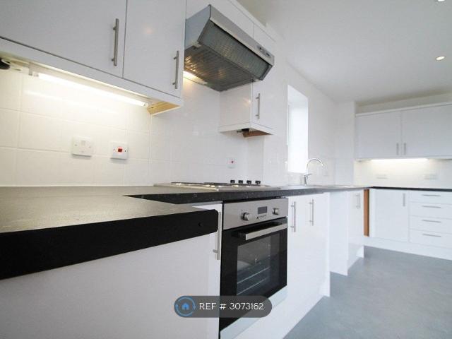 London Road, Mitcham CR4, 4 bed flat to rent, £2,600 pcm | PrimeLocation