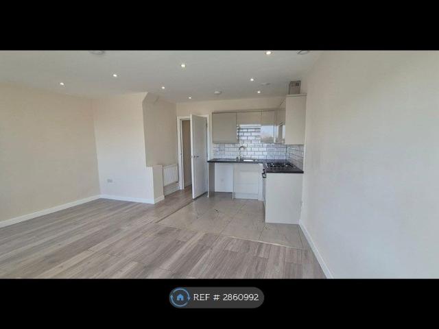 London Road, Mitcham CR4, 1 bed flat to rent, £1,550 pcm | PrimeLocation