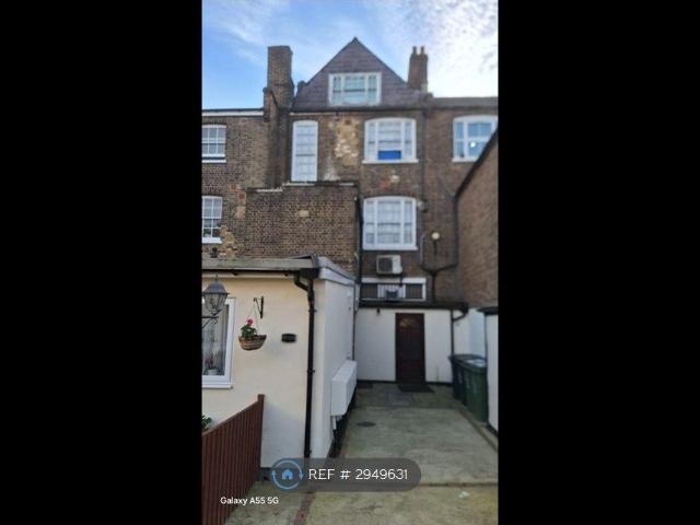 London Road, Mitcham CR4, 2 bed flat to rent, £1,500 pcm | PrimeLocation
