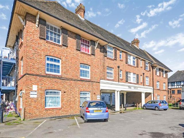London Road, Morden SM4 2 bed flat to rent £1,450 pcm £335 pw