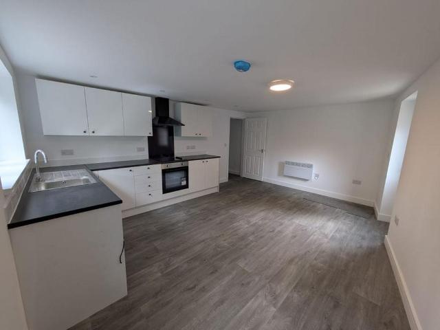 London Road, Newark, NG24 2 bed flat to rent £650 pcm £150 pw