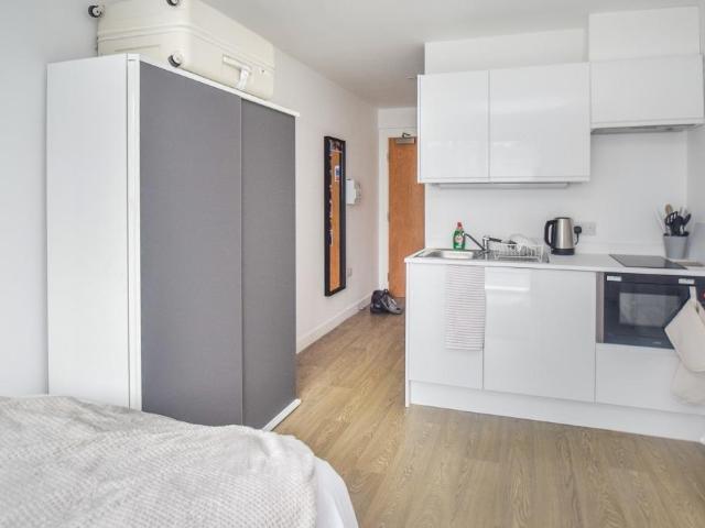 London Road, Newcastle Under Lyme ST5 1 bed apartment to rent £693 pcm £160 pw
