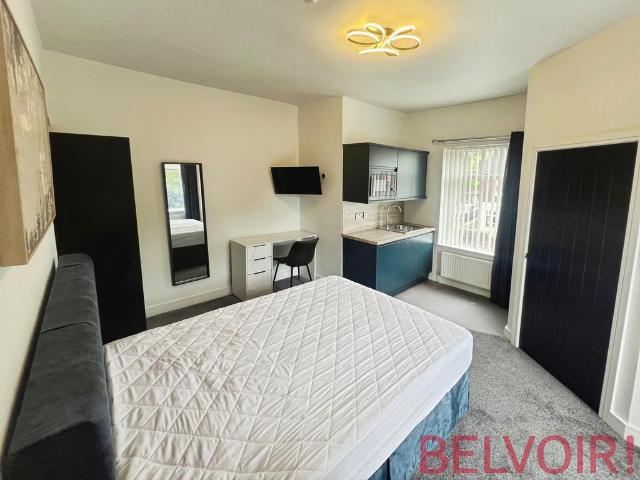 London Road, Newcastle under Lyme, ST5 1 bed flat to rent £700 pcm £162 pw