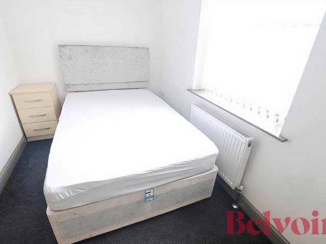 London Road, Newcastle under Lyme, ST5 1 bed in a house share to rent £411 pcm £95 pw