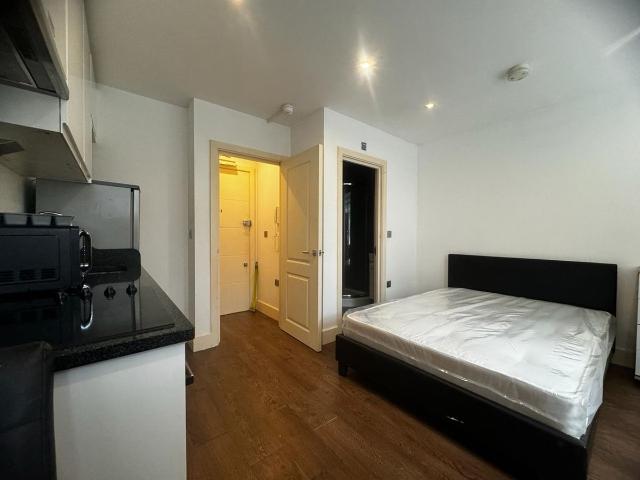 London Road, North Cheam SM3, Studio to rent, £1,075 pcm | PrimeLocation