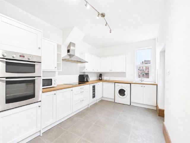 London Road, Northampton NN4 4 bed house to rent £9,200 pcm £2,123 pw