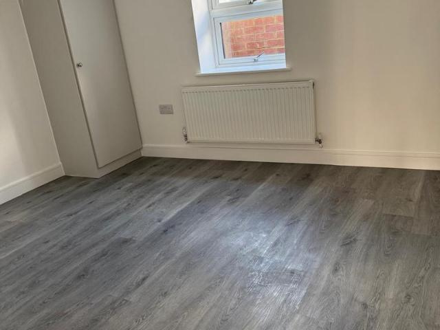 London Road, Northfleet DA11 5 bed terraced house to rent £2,250 pcm £519 pw