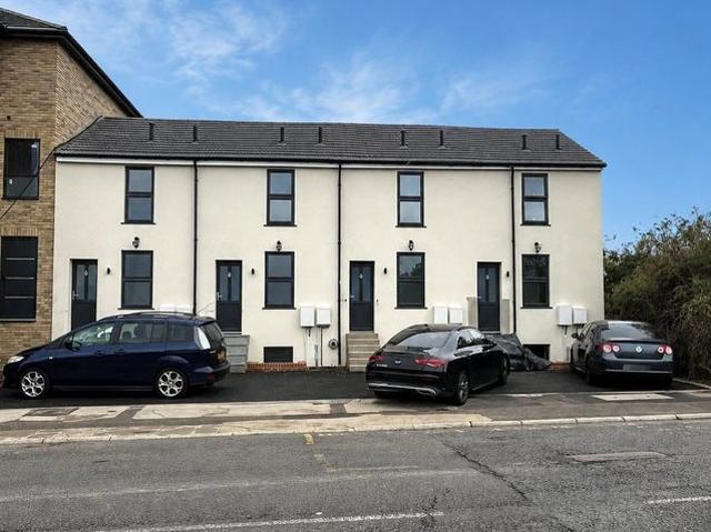 London Road, Northfleet, Gravesend, Kent DA11, 4 bed terraced house to rent, £2,000 pcm | PrimeLocation