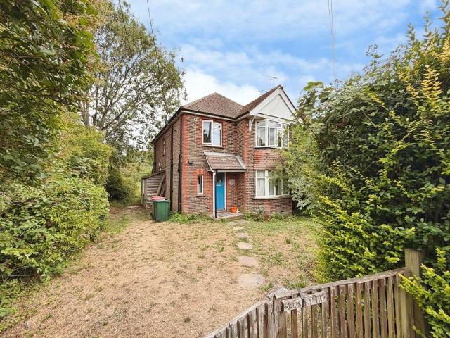 London Road, Northgate, Crawley 1 bed ground floor flat to rent £1,250 pcm £288 pw