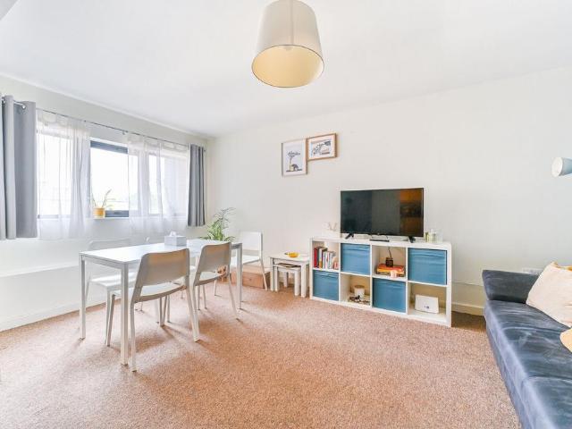 London Road, Norbury, London, SW16 1 bed flat to rent £1,475 pcm £340 pw