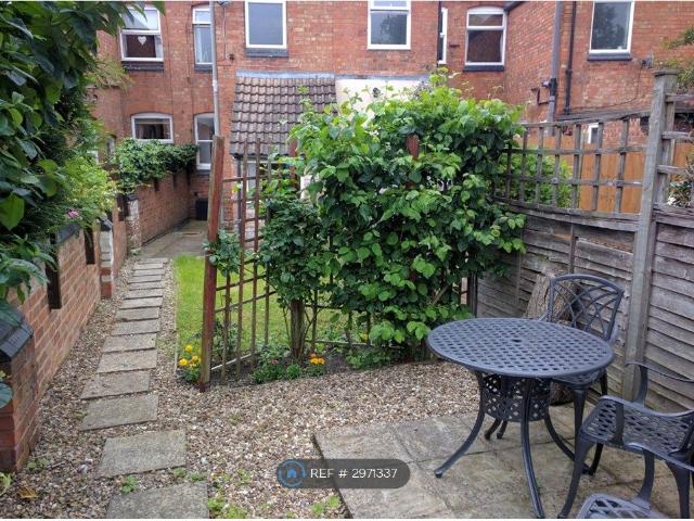 London Road Oadby, Leicester LE2, 2 bed terraced house to rent, £1,195 pcm | PrimeLocation