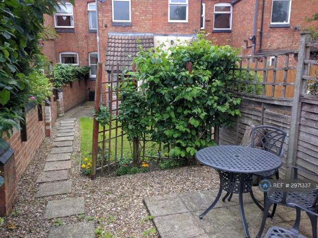 London Road Oadby, Leicester, LE2 3 bed terraced house to rent £1,095 pcm £253 pw