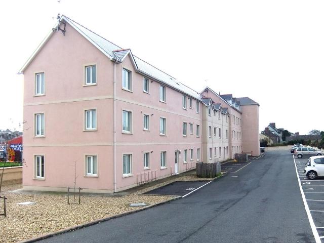 London Road, Pembroke Dock SA72, 2 bed flat to rent, £650 pcm | PrimeLocation