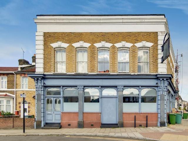 London Road, Plaistow, London, E13 3 bed flat to rent £2,850 pcm £658 pw