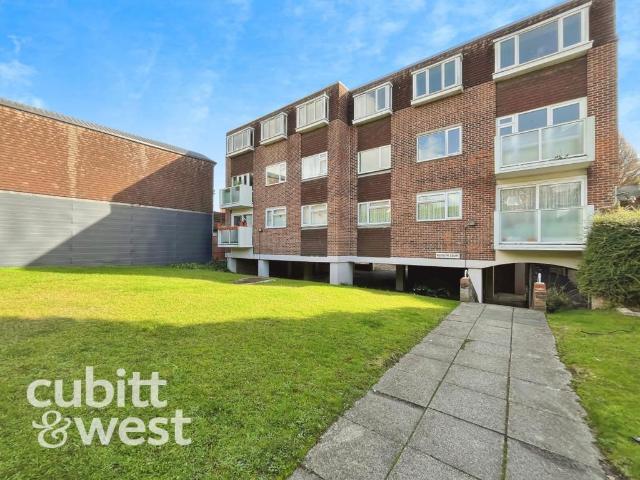 London Road Purbrook PO7 2 bed flat to rent £1,250 pcm £288 pw