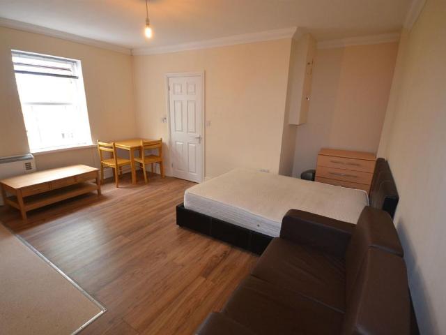 London Road, Reading, Berkshire RG1, Studio to rent, £1,150 pcm | PrimeLocation