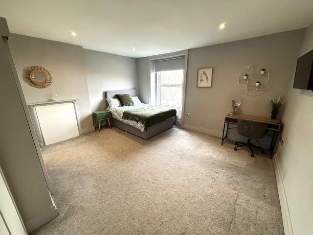 London Road, Reading 1 bed in a flat share to rent £975 pcm £225 pw