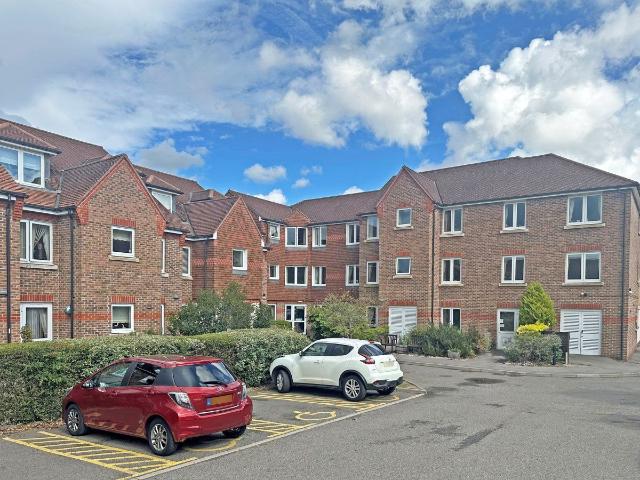 London Road, Redhill RH1, 1 bed flat to rent, £1,400 pcm | PrimeLocation
