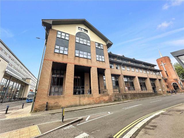 London Road, Redhill, Surrey, RH1 1 bed apartment to rent £1,325 pcm £306 pw